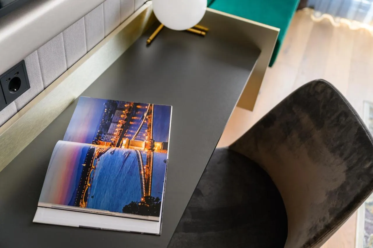 Emerald Downtown Luxury Suites By Continental Group Budapest 2*,