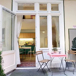 Apartment Art & Design, Budapest