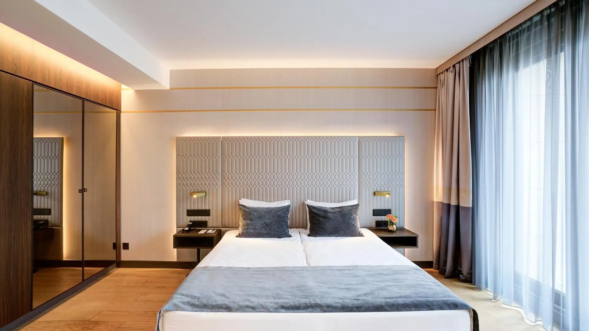 ** Aparthotel Emerald Downtown Luxury Suites By Continental Group Budapest Hungary