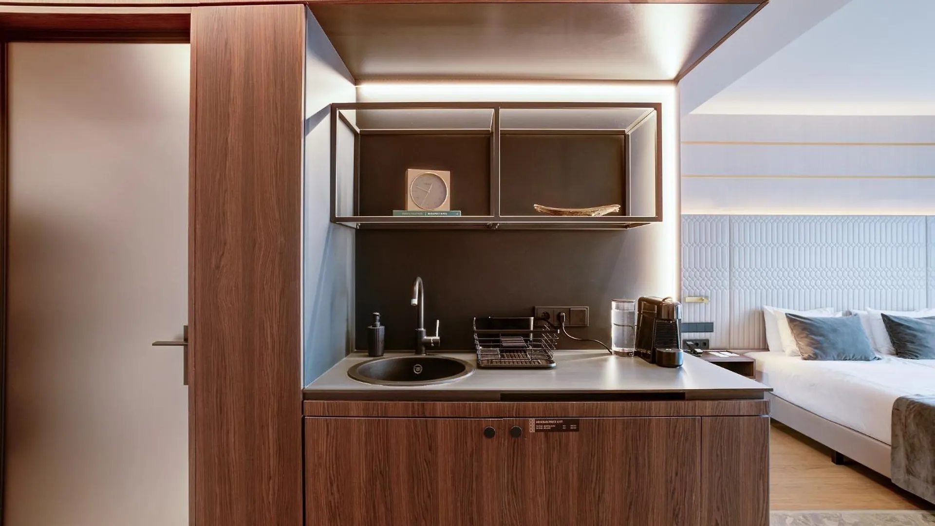 Emerald Downtown Luxury Suites By Continental Group Budapest 2*,  Hungary