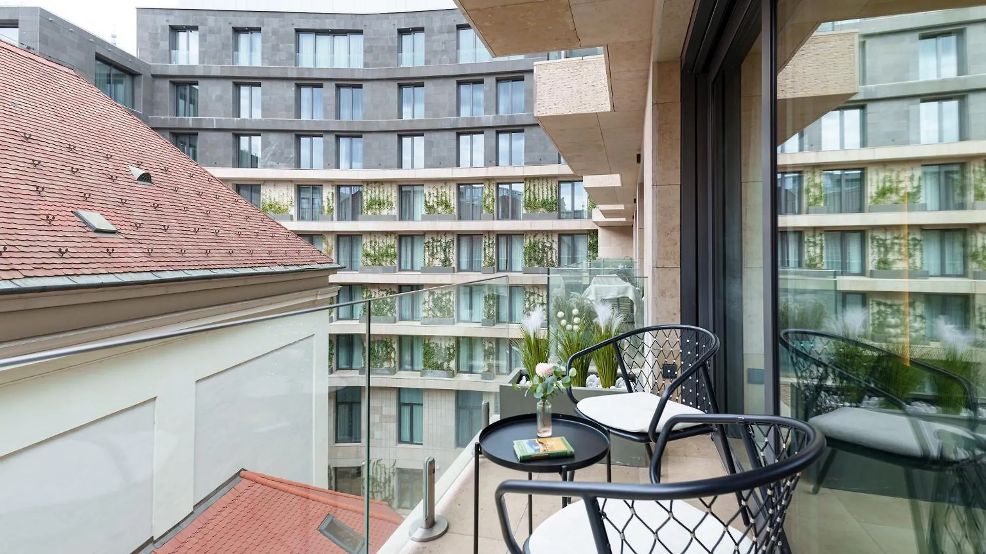 Emerald Downtown Luxury Suites By Continental Group Budapest